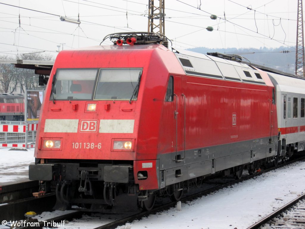101 138-6 als IC 119 nach Innsbruck Hbf (Österreich) im Ulmer Hbf aufgenommen am 21.12.2009