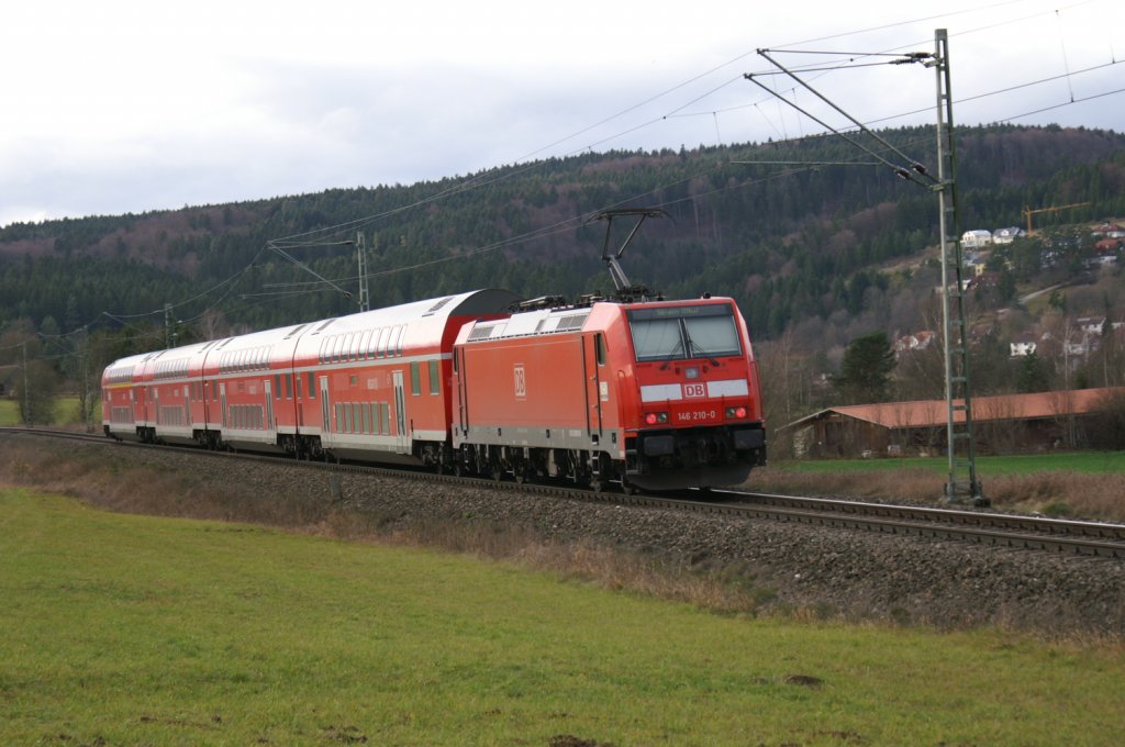 146 210-0 von Stuttgart Hbf nach Singen auf der Hhe von Mhringen aufgenommen am 28.11.09.
