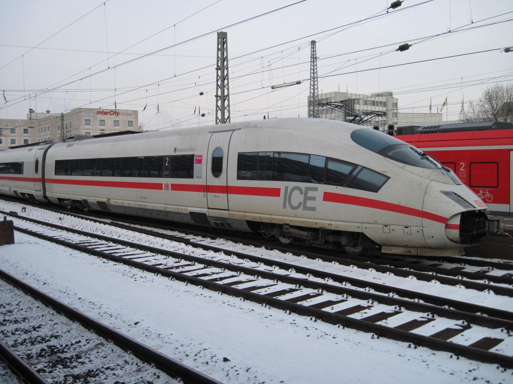 403 526-7 Taufname Neunkirchen in Doppeltraktion mit 403 536-6 Taufname Ingolstadt als ICE 516 von Mnchen Hbf nach Kln Hbf im Ulmer Hbf aufgenommen am 21.12.2009
