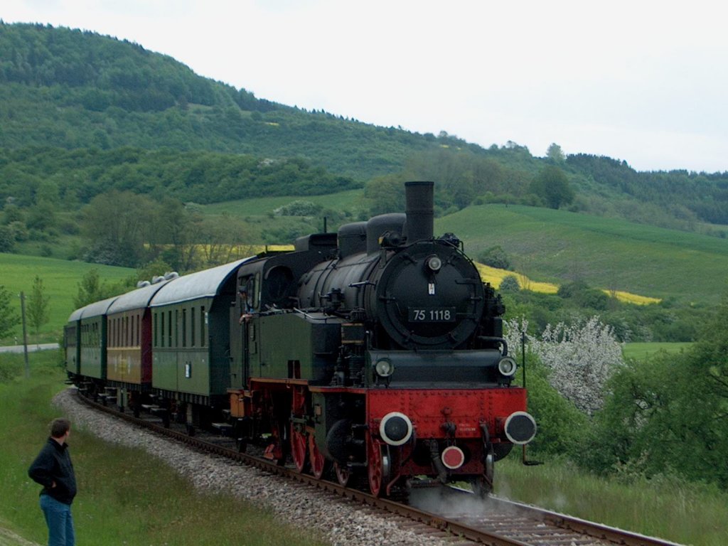 75 1118 beim Einsatz auf der Wutachtalbahn am 18. Mai 2002 (25 Jahre Sauschwnzlebahn)