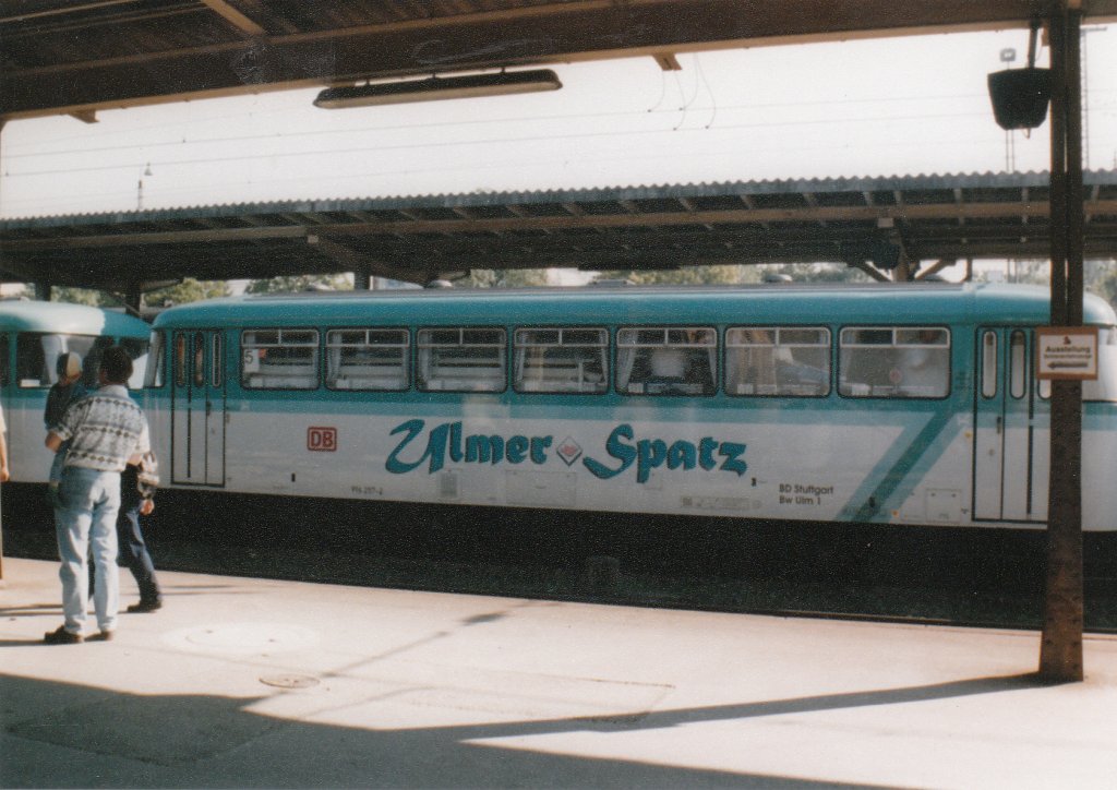 Der Schienenbus der Schienenbusfreunde Ulm (Ulmer Spatz)1999 im Villinger Bahnhof