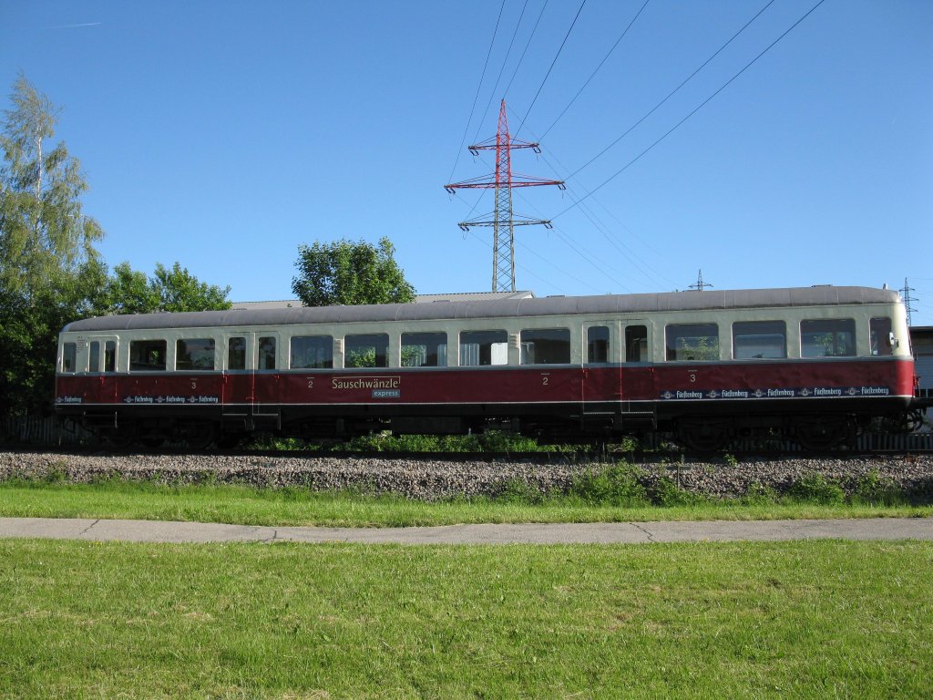 Der Tiebwagen VT3 der Wutachtalbahn (Sauschwnzlebahn) abgestellt vor dem Bahnhof von Blumberg/Zollhaus aufgenommen am 13.06.09.