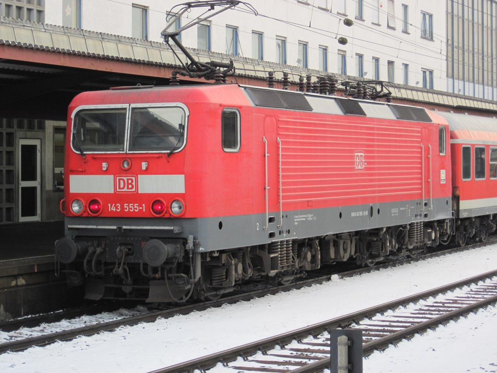 Die 143 555-1 als RB 19288 von Ulm Hbf nach Geislingen (Steige) im Ulmer Hbf aufgenommen am 21.12.2009