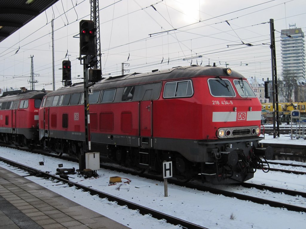 Die 218 434-9 als IC Doppeltraktion im Ulmer Hbf aufgenommen am 21.12.2009