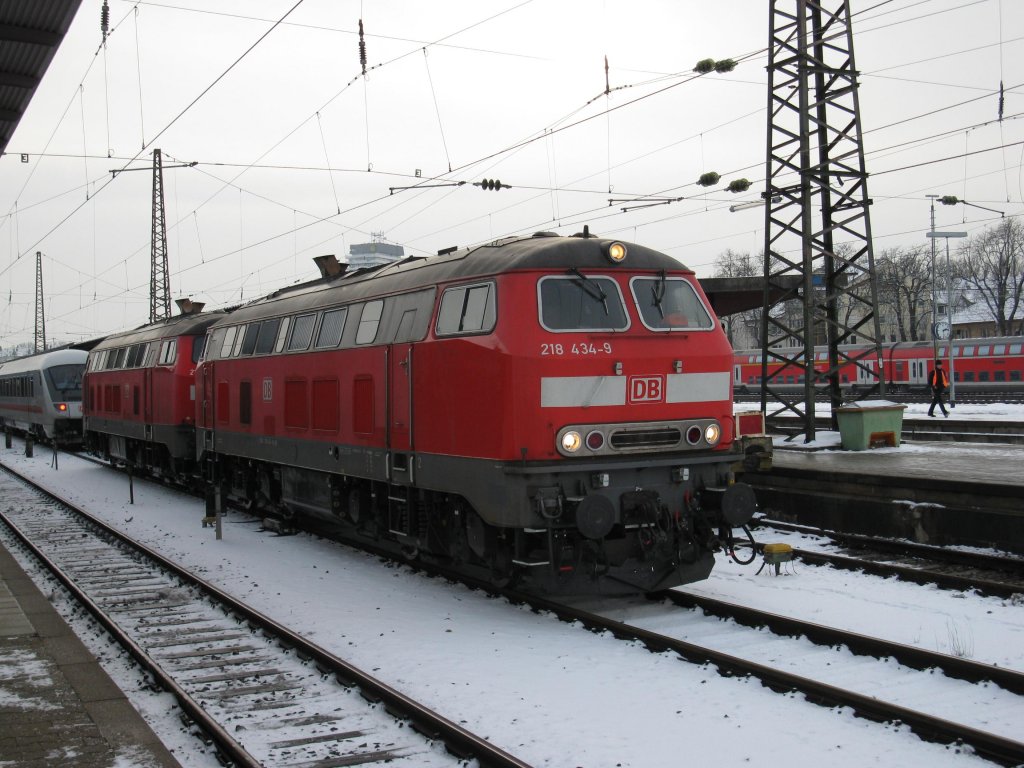Die 218 434-9 mit 218 432-3 als IC Doppeltraktion im Ulmer Hbf aufgenommen am 21.12.2009
