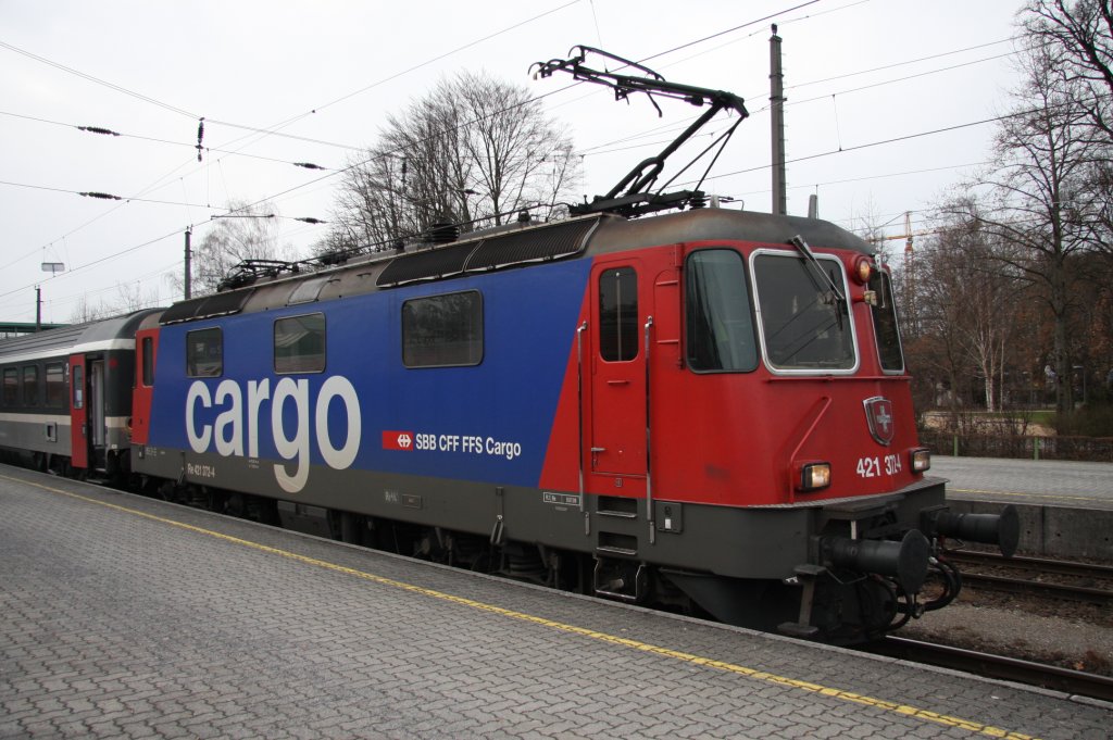 Die 421 372-4 als EC 195 von Zrich HB nach Mnchen Hbf in Bregenz aufgenommen am 28.12.2009 