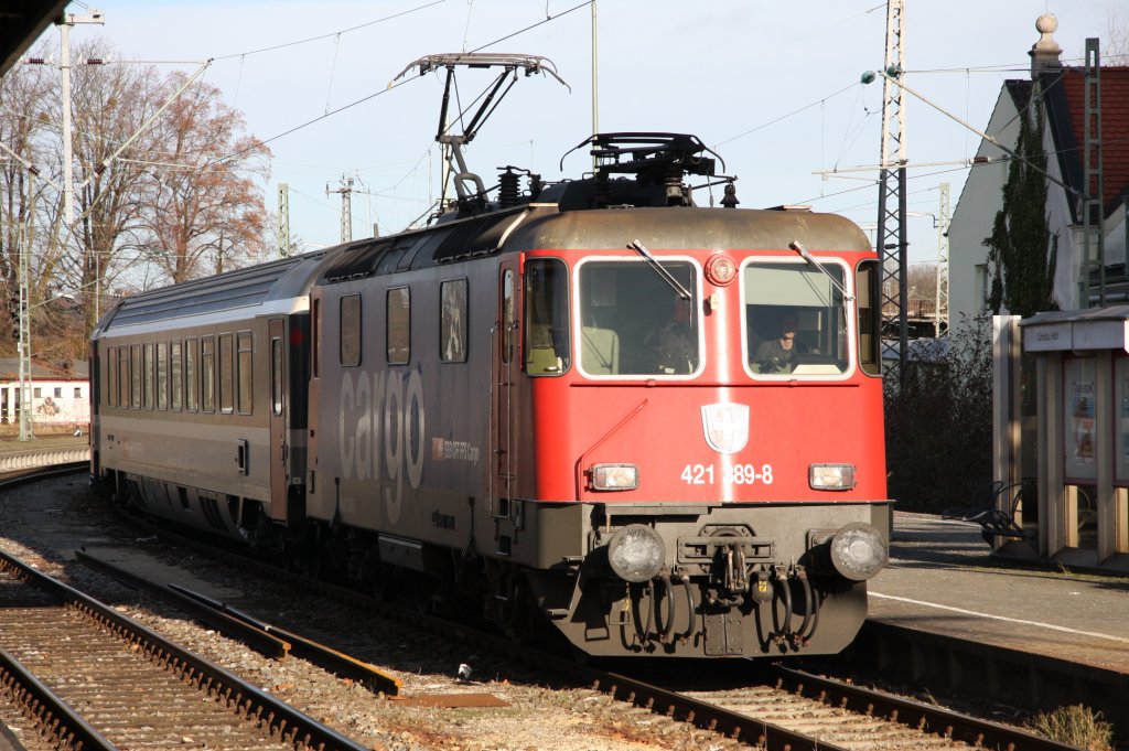 Die 421 389-8 als EC 193 von Zrich HB nach Mnchen Hbf in Lindau Hbf aufgenommen am 28.12.2009 