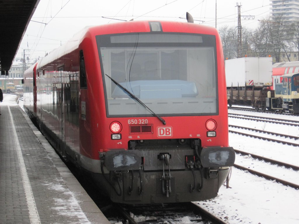 Die 650 320-5 als Doppeltraktion mit 650 325-3 im Ulmer Hbf aufgenommen am 21.12.2009
