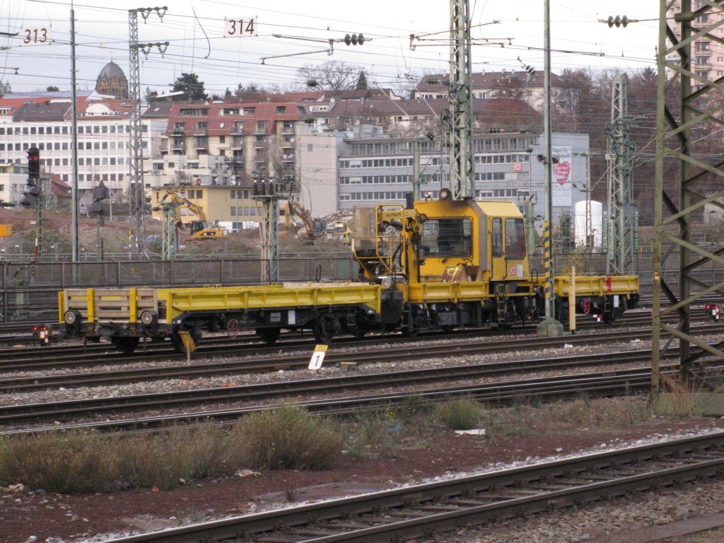 Ein Bauzug beim Stuttgarter Hbf aufgenommen am 04.12.09. 