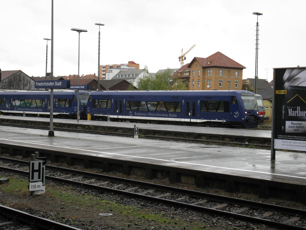 Ein Regioshuttle von der Bodensee- Oberschwabenbahn im Stadtbahnhof von Friedrichshafen aufgenommen am 17.10.09.
