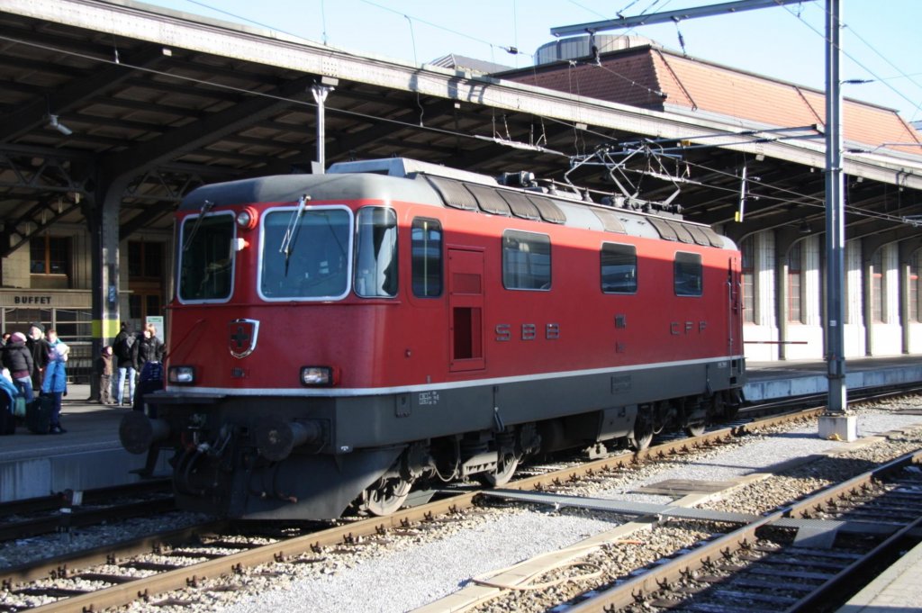 SBB - Re 4/4 II 11114 in Bahnhof Basel SBB aufgenommen am 03.01.2010 