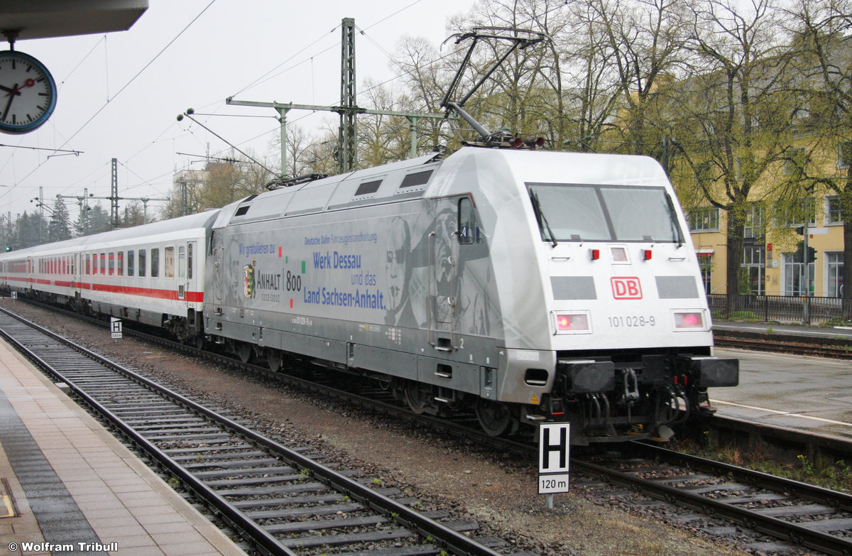101 028-9 aufgenommen am 15.04.2012 im Bahnhof Singen (Hohentwiel)