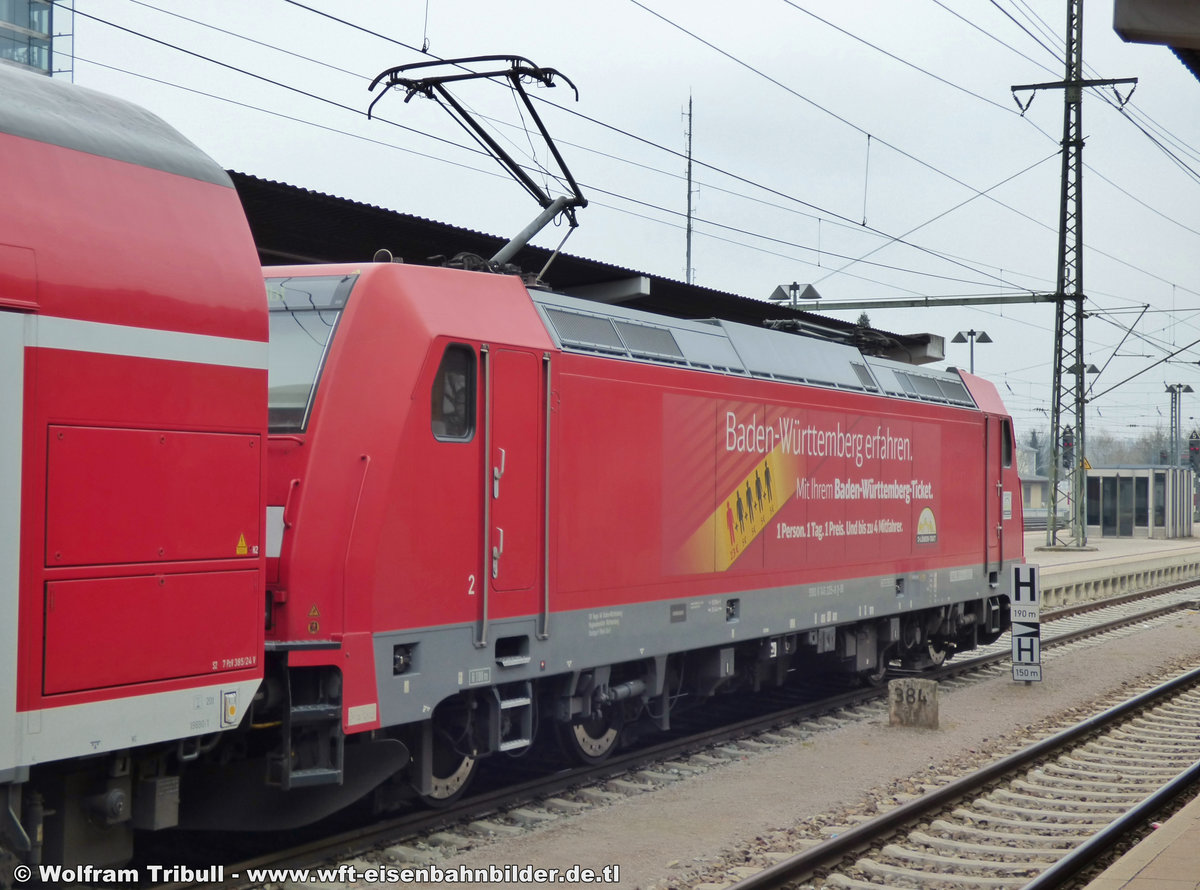 146 225-8 aufgenommen am 15.03.2015 im Bahnhof Singen (Hohentwiel)
