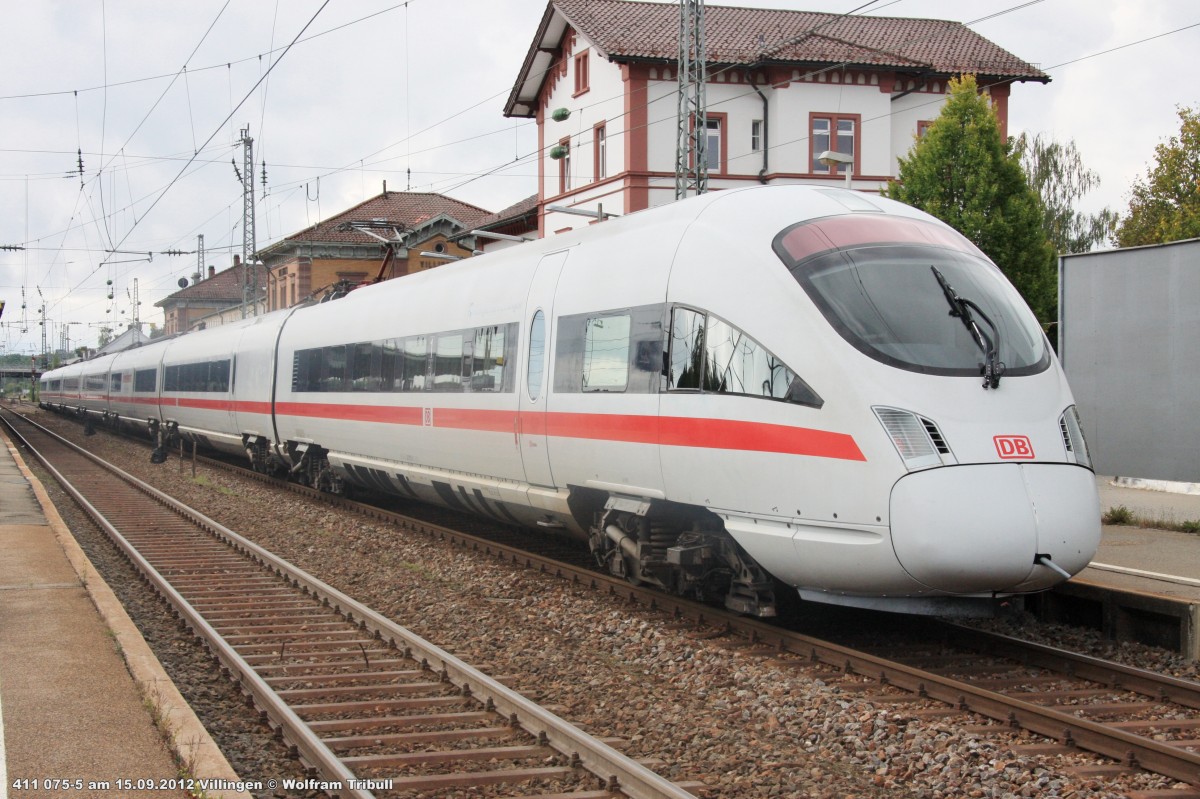 411 075-5 bei der ICE-Zugtaufe auf den Namen Villingen-Schwenningen aufgenommen im Bahnhof Villingen am 15.09.2012