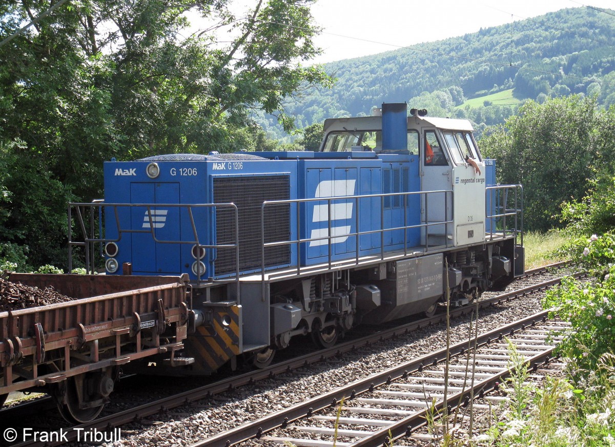 92 80 1275 842-3 mit einem Bauzug aufgenommen am 22.06.2013 auf der Schwarzwaldbahn Hhe Gutmadingen