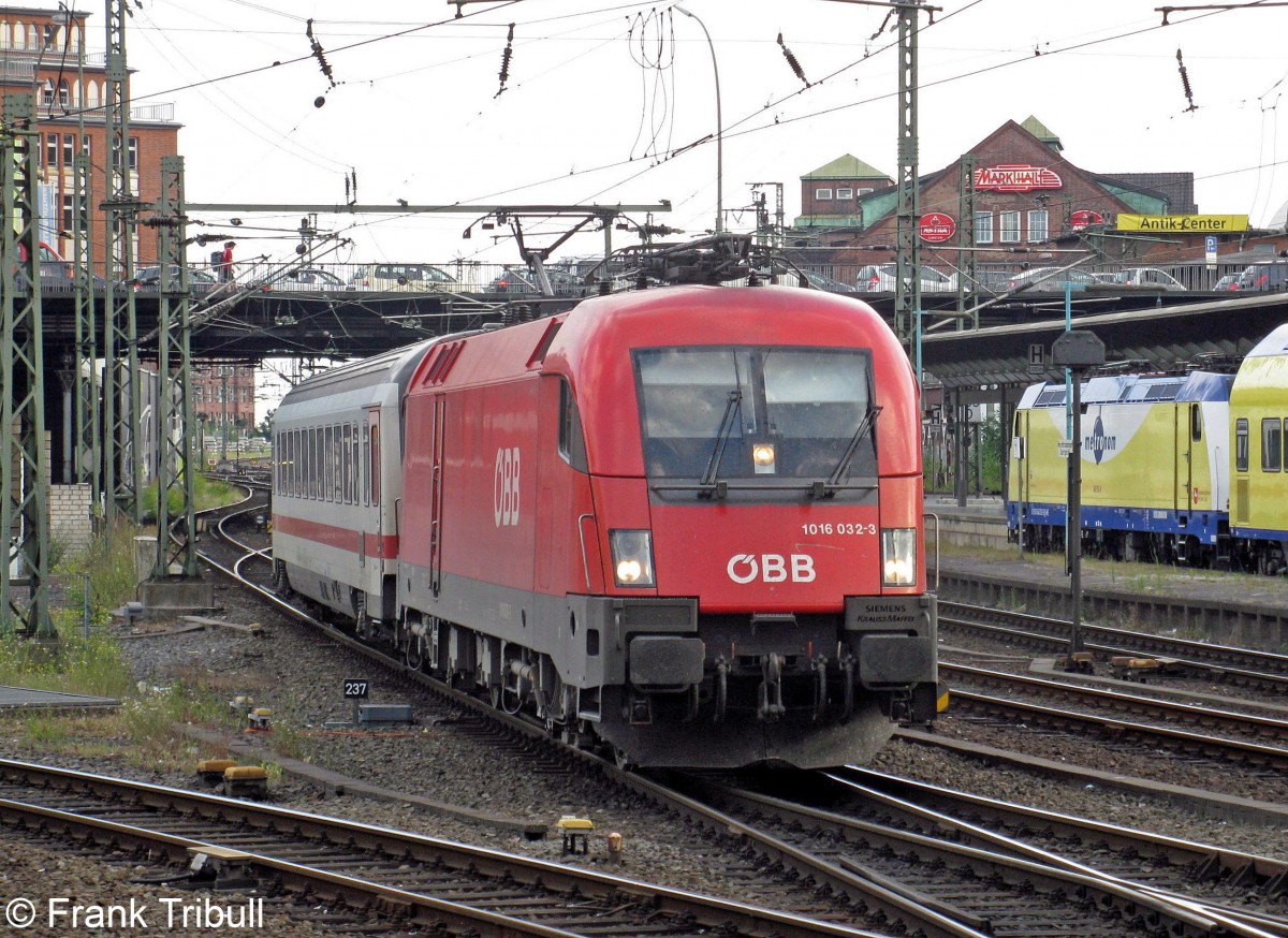Ein &Ouml;BB Taurus 1016 032-3 im Hamburger Hbf aufgenommen am 09.07.10   