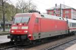 101-089-1/471622/101-089-1-mit-dem-ic-2270 101 089-1 mit dem IC 2270 'Schwarzwald' von Konstanz nach Greifswald aufgenommen im Bahnhof Singen (Hohentwiel) am 15.04.2012