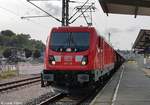 187-126/575736/187-126-mit-einem-umleiterzug-aufgenommen 187 126 mit einem Umleiterzug aufgenommen am 08.09.2017 im Bahnhof Donaueschingen