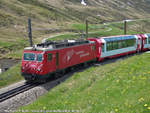 HGe 4/4 II - 101 der Matterhorn-Gotthard-Bahn mit dem Glacier Express von Zermatt nach St. Moritz aufgenommen am 04.06.2015 zwischen Andermatt und dem Oberalppass