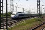 SNCF Euro Duplex TGV 4704 (310 007-4) als TGV 9583 von Marseille St.Charles - Frankfurt (M) Hbf einfahrend in den Karlsruher Hbf aufgenommen am 28.04.2012