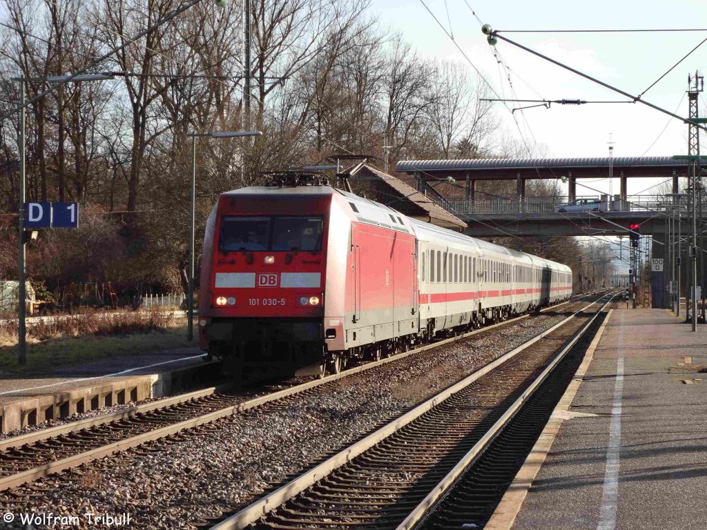 101 030-5 als IC 2270 von Konstanz nach Stralsund bei der Einfahrt in den Donaueschinger Bahnhof aufgenommen am 13.01.2012