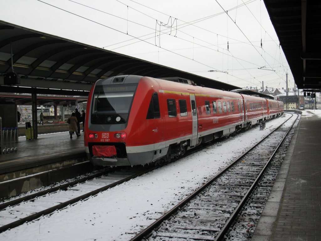 Die 612 087 als Doppeltraktion mit 612 650 auf den Weg nach Oberstdorf im Ulmer Hbf aufgenommen am 21.12.2009 