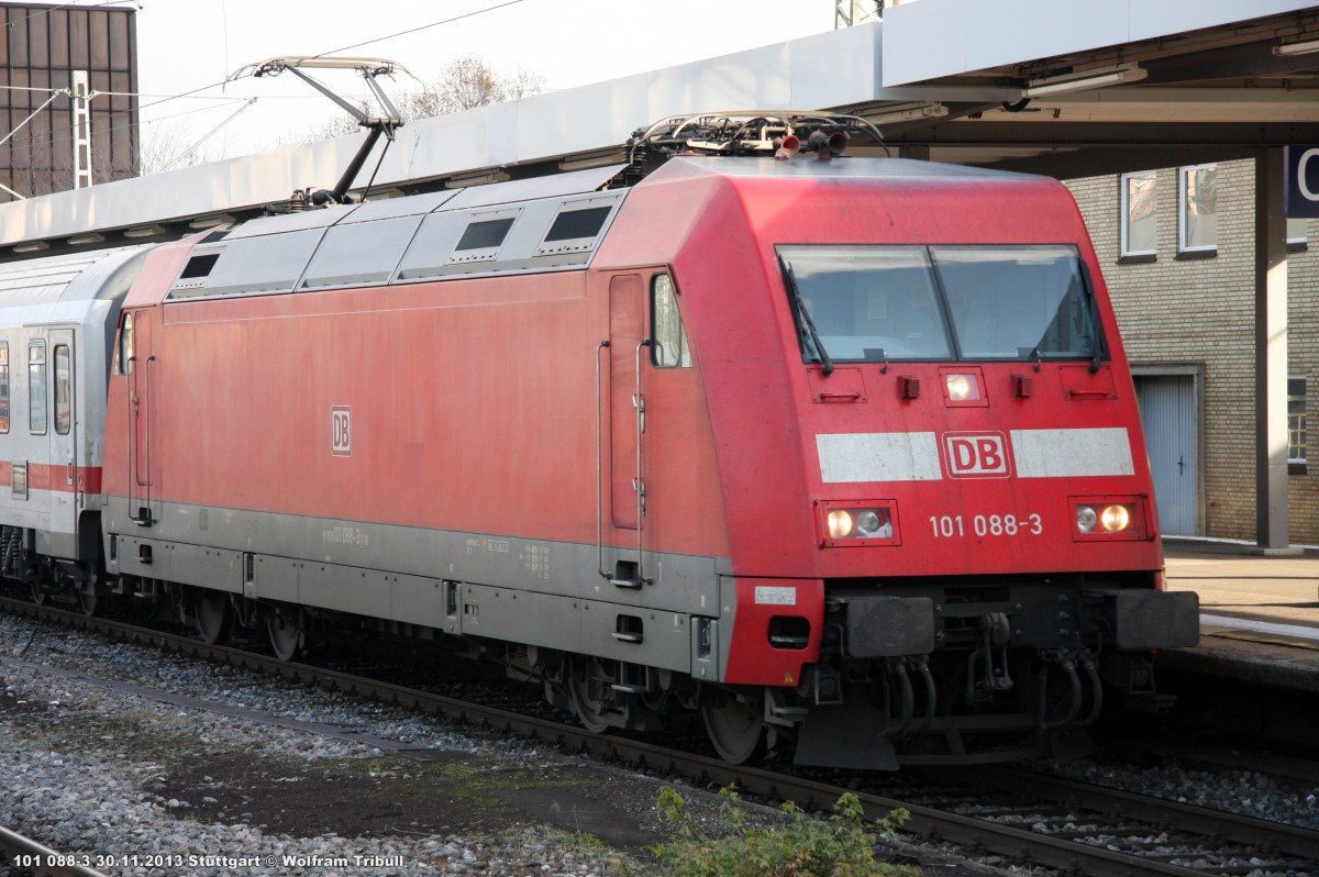 101 088-3 aufgenommen am 30.11.2013 im Hauptbahnhof Stuttgart