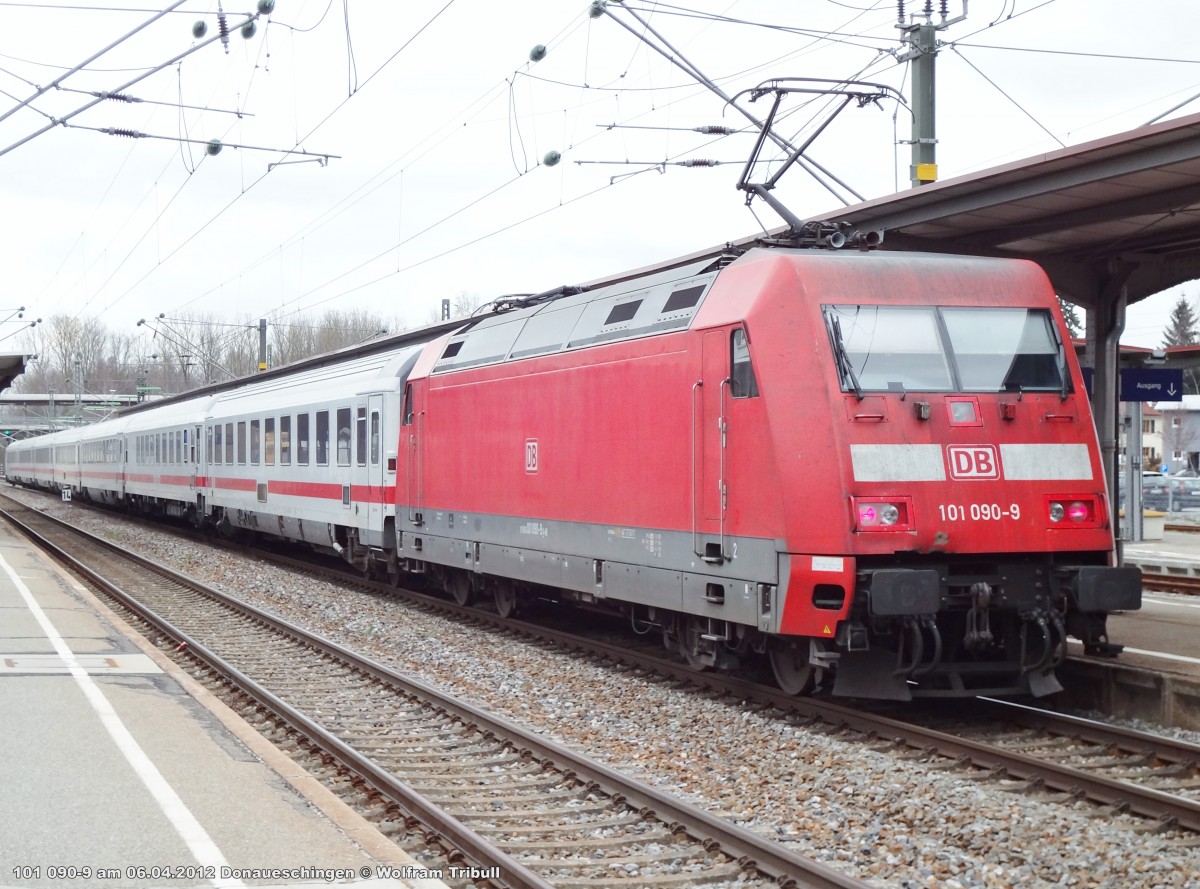 101 090-9 aufgenommen am 06.04.2012 im Bahnhof Donaueschingen