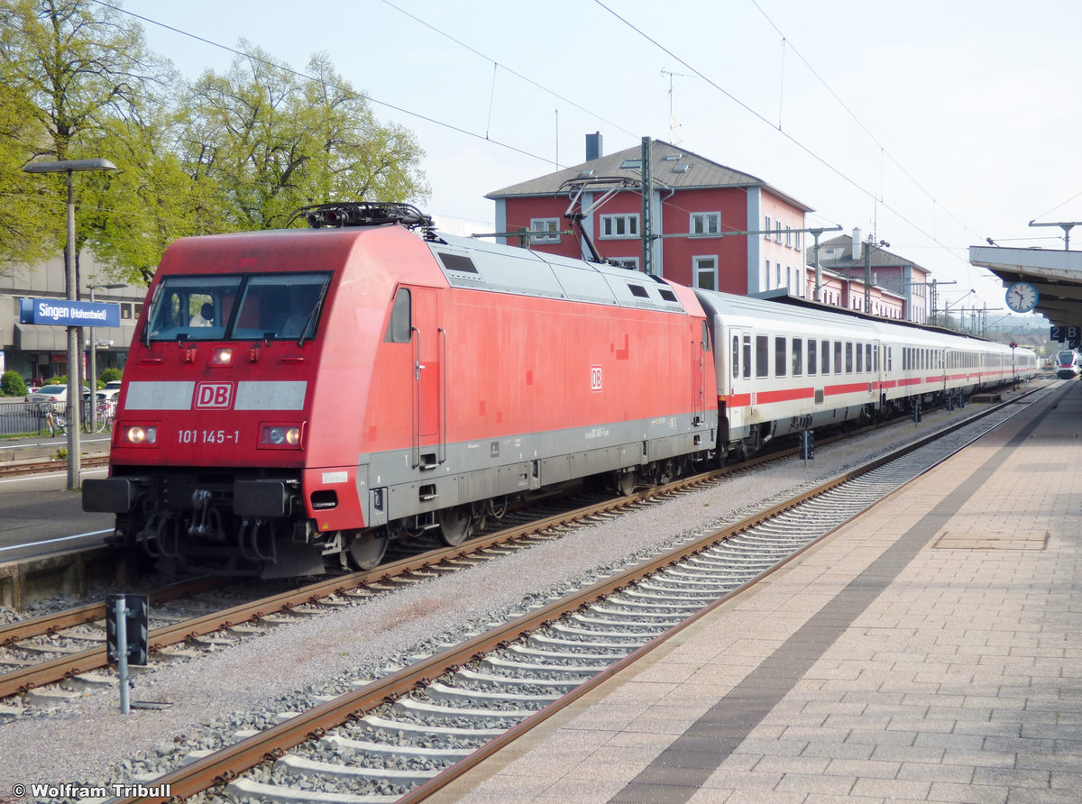 101 145-1 aufgenommen am 12.04.2014 im Bahnhof Singen