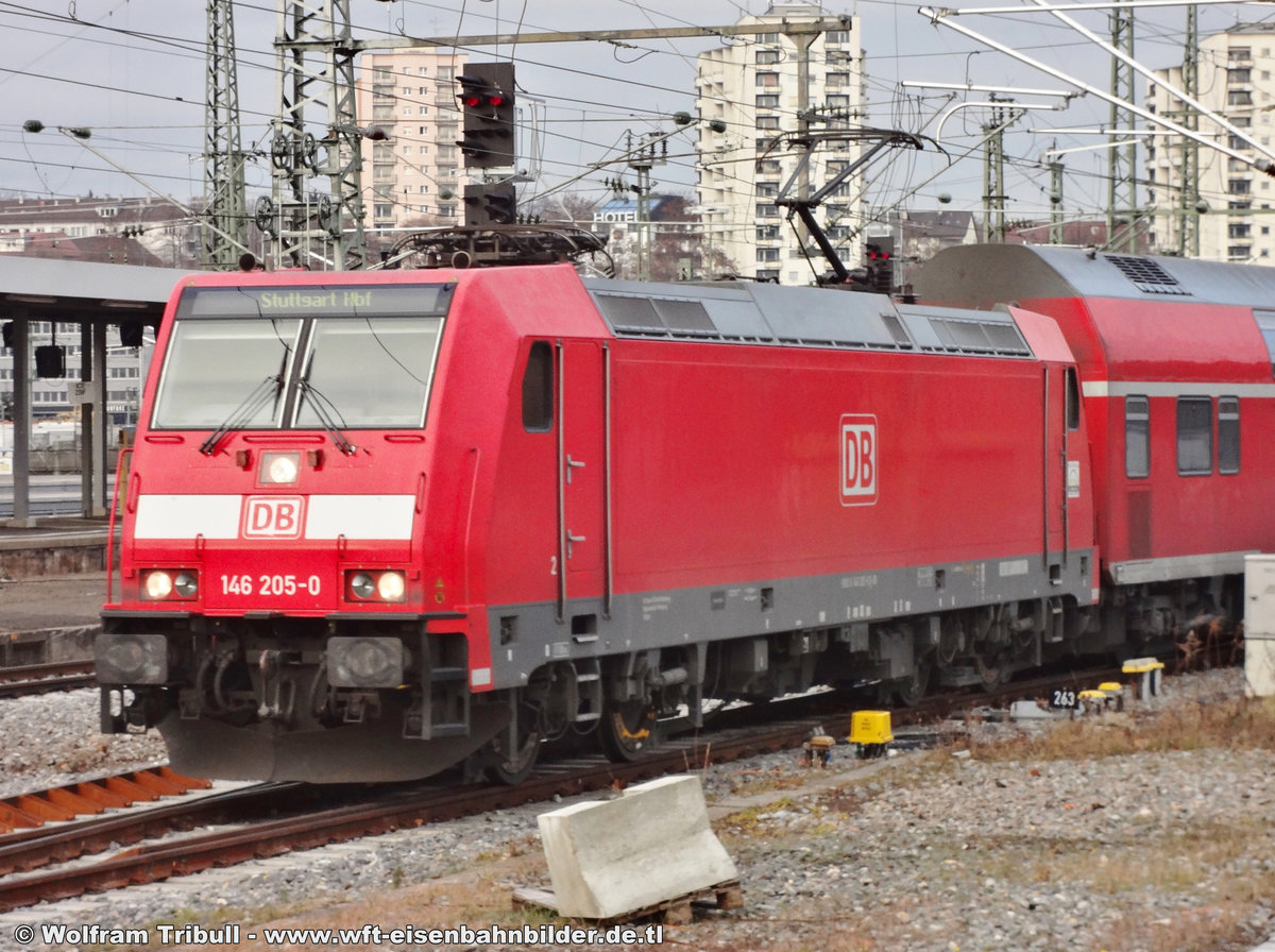 146 205-0 aufgenommen am 11.12.2011 auf dem Stuttgarter Hbf