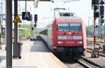 101-033-9/470707/101-033-9-mit-dem-ec-7 101 033-9 mit dem EC 7 von Dortmund Hbf nach Interlaken Ost aufgenommen bei der Ausfahrt aus dem Hauptbahnhof Karlsruhe am 28.04.2012