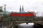 101 124-6 bei der überfahrt der Lombardsbrücke in Hamburg aufgenommen am 24.07.10
